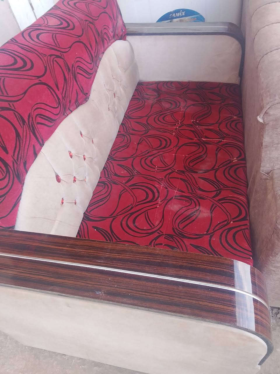 من رخصة الادمن
تخم عشر مقاعد نظيف السعر 150الف
غساله هيتاشي نظيفة الغسل والتصريف شغال فقط النشاف عاطل السعر40الف 
حله شارع 60
***********
***********
