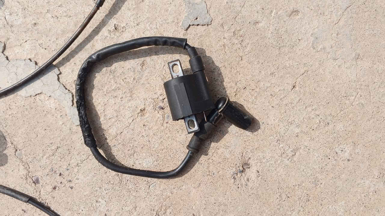 السلام عليكم ورحمه الله وبركاته عندي هاي الغراض قمجه مال سكليتر وقمجه مال ابريك وكابريتر ومكنيت وجوزه أبيعك  شلع كلهن غراض كلهن شغلات السعر 25الف وبيهن مجال حك جيتك هاذه رقمي ***********
