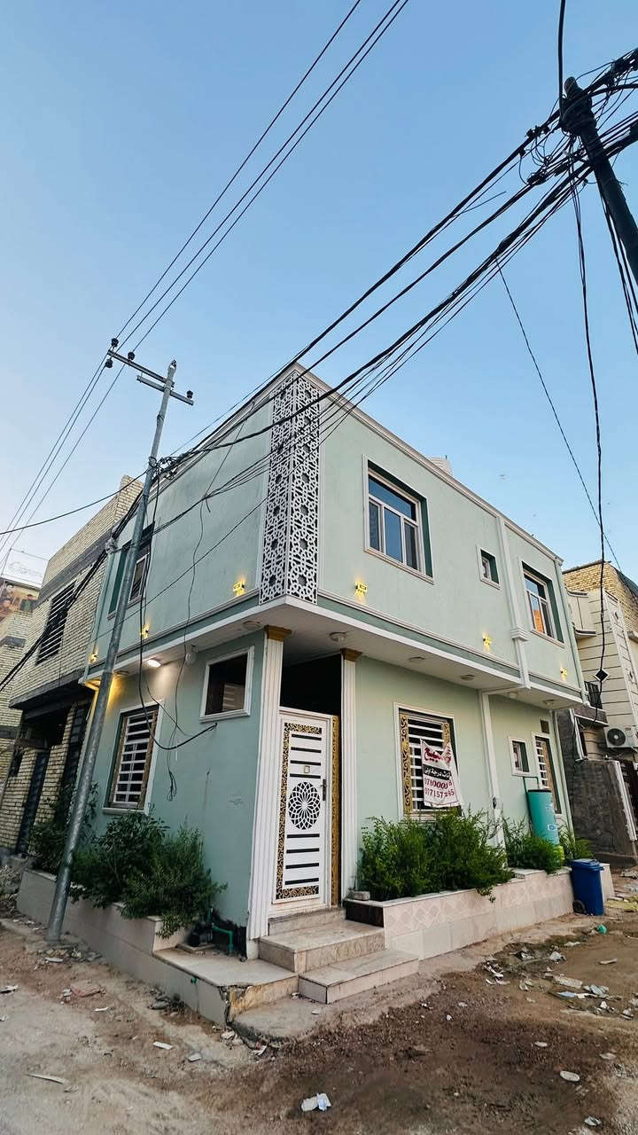 بيت ركن مؤثث 🏡 للبيع في كربلاء
المساحة 60 م طابقين ✅
يحتوي ثلاث غرف نوم 🛌 
و حمامين وصالة و مطبخ 👍🏻
الموقع مقابيل حي العباس 🕌 
عامود 17 
منطقة راقية جدا 
تبعد كيلو واحد عن الامام العباس عليه السلام 
البيت جديد و مؤثث كامل 
اثاث درجة اولى ✔️ 
بناء درجة اولى ✅

* البيت جديد غير مسكون سابقاً 😍

السعر 125 مليون
للاستفسار ***********

جميع الخدمات كاملة 
مي مجاري تبليط كهرباء 
مولدة سحب
