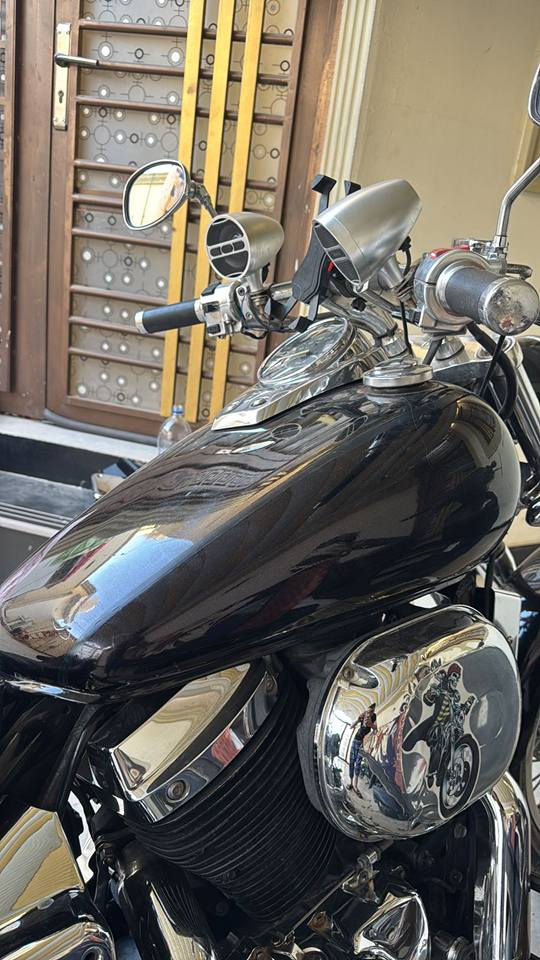 هوندا شادو سلشر حديث 2004 هزه جديده رقم انكليزي سنويه بسمي. اددراجه كفاله كير محرك كهربائيات من الفتح بس بيهه خيط بلخانه الاوله وضربه بلتانكي موضحه بلصور  صبغه تخبل وياهه جنط كبار. مكانهه بصره شط العرب التنومه وينهم اليردون نضيف  *********** البصرة, العراق
