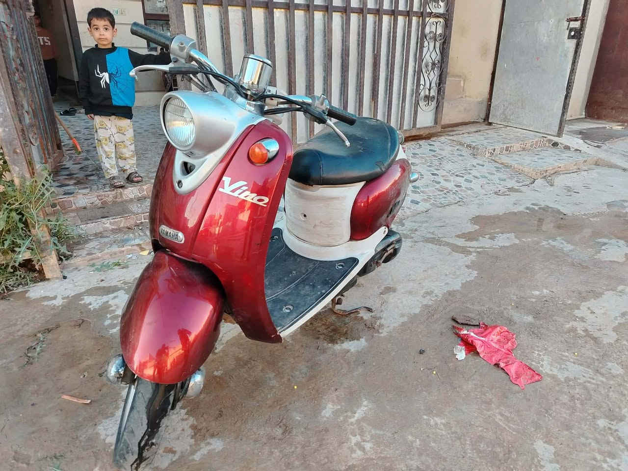 ماطر عبد الحليم سلف شغال عنده شغال مكينه مو مفتوحه كهرباء شغاله اي عيب ما بيها شرط السعر 225.  ***********
