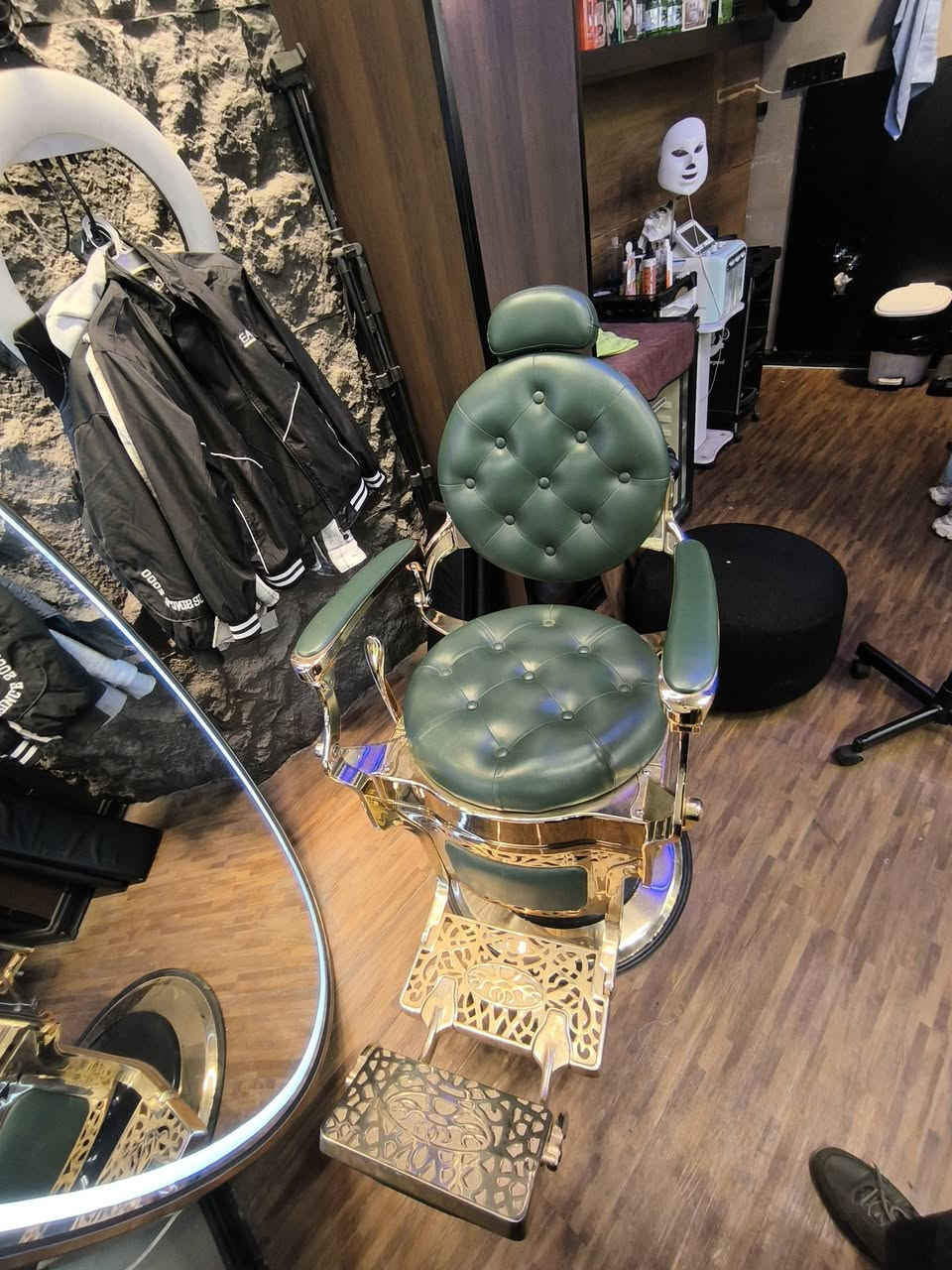 سلام عليكم كرسي حلاقه جديد مع مرايه جديده
الأستفسار الاتصال علا الرقم *********** @إشارة ا
