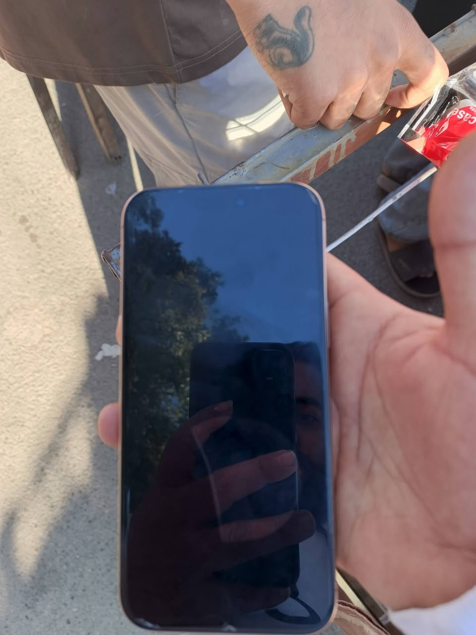 إيفون 16برو ماكس مبدل شاشه اصليه من ابل و ظهره مضروب كارتونه ويأه
سعر مليون و 50 كله شغال بطاريه 95 ذاكره 256
رقم ***********بغداد مدينه الصدر
