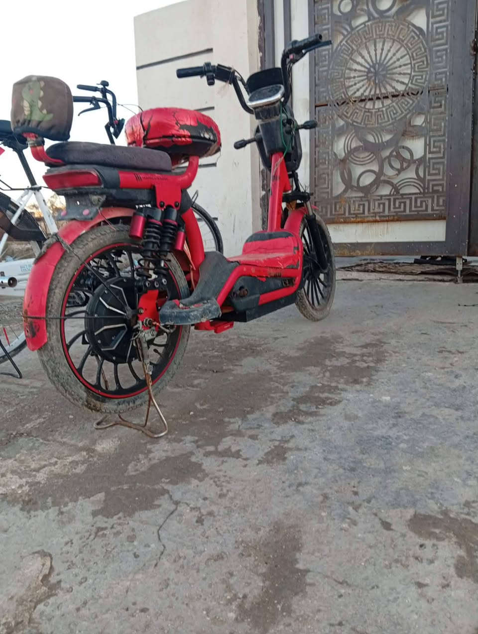 سياره سلام عليكم  بايسكل شحن البيع نضيف كلش فقط يرايدله تبديل بطاريات سعر 115 وبي مجال ***********
