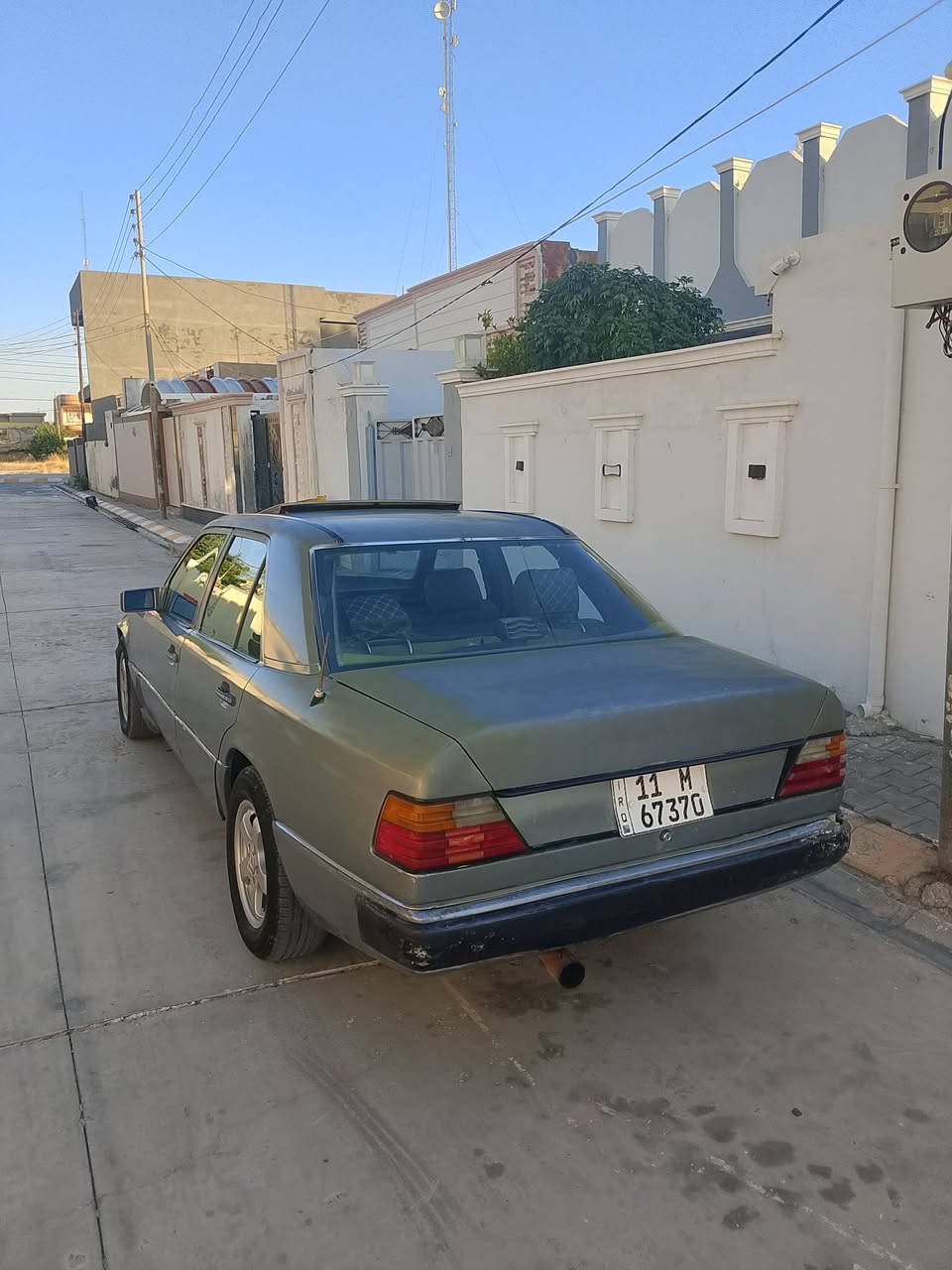 السلام عليكم  
للبيع فقط السعر 37 
مارسدس دب مديل 90 اصل رقم بغداد سنوية جديدة مشروع وطني كير ومحرك بطة مكفولات تبريد شغال ثلج قواعد دبلات بلادي مكفولة من ضربة وخياس جامات كهرباء داخلها جلد كهربائيات شغالة كلها سيارة جاهزة للاخير مابيها اي نقص مكاني ديالى السعدية الشراي يتصل ***********
