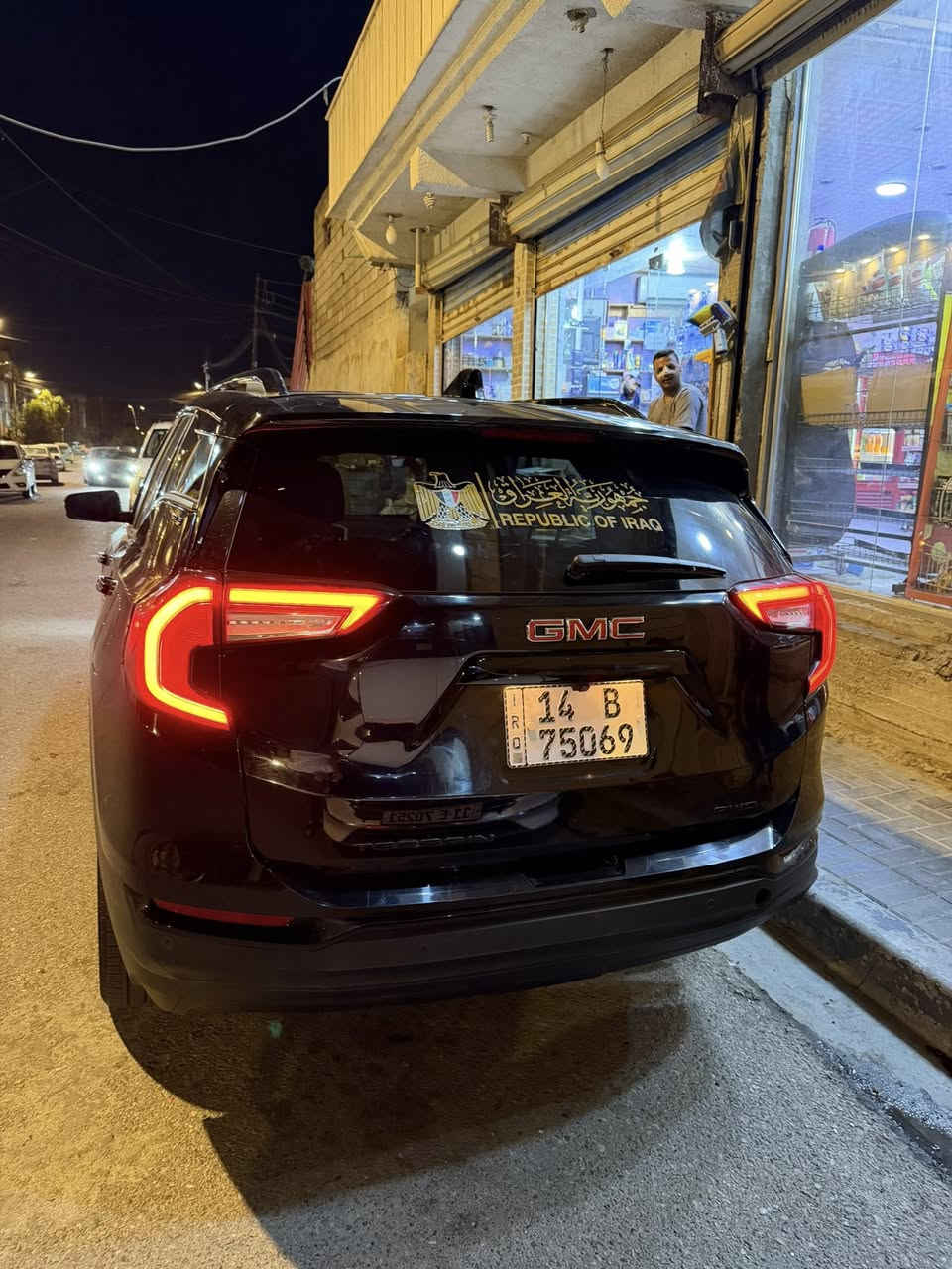 السلام عليكم 
GMC TERRAIN 2023
جمسي تيران ٢٠٢٣ وارد امريكي 
الحادث قطعتين (بنيد+ جاملغ )
مواصفات دنلي 
السيارة رقم بصرة حرة باسمي (تحويل ثاني يوم)
.فتحة بانوراما طكتين
.كشنات تدفئة
.نقط عمياء+اشاير مري
.تحديد مسار 
.رادارات امامي وجوانب
.حساسات خلفية
.صندوق كهرباء (طكتين)
.تشغيل عن بعد
.لدات امامية وخلفية 
.كشنات جلد 
.حجم المكينة ١٥٠٠تيربو اقتصادية ونشطة 
.جامات نزول اوتو
.ماشية 50الف كيلو مو ميل
.بانزين محسن+ دهن امزويل كلة وكالة او كارت تبديل
السيارة نضيفة ومال جناي 
للبيع او مراوس حسب القناعة 
صور الحادث مقفولة افحص وين متريد 
السعر 178ورقة وبيها مجال عنواني بصرة 
***********
***********
