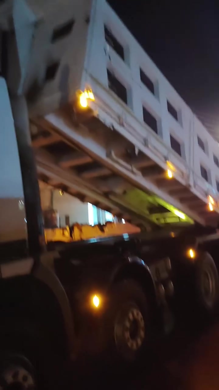 بسم الله 
للبيع كفالة عامة
 بموديلها  ما ساحبه مقطورة  بدي ١٧ متر *********** بغداد
