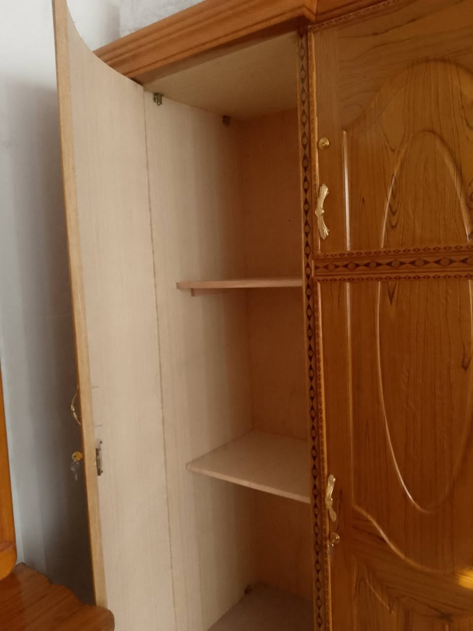 غرفه نوم للبيع اخت الجديده مامستا خدمه شي قليل تجي وتشوف بعينك سعر 900 وبيه مجال مكاني نهايت حي اور اي ستفسار خابر وتدلل *********** وتساب
