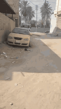 عندي قطعه فصلناها 3 بيوت قيد الإنشاء    كل بيت 65 متر   بموقع جيد جدا ...