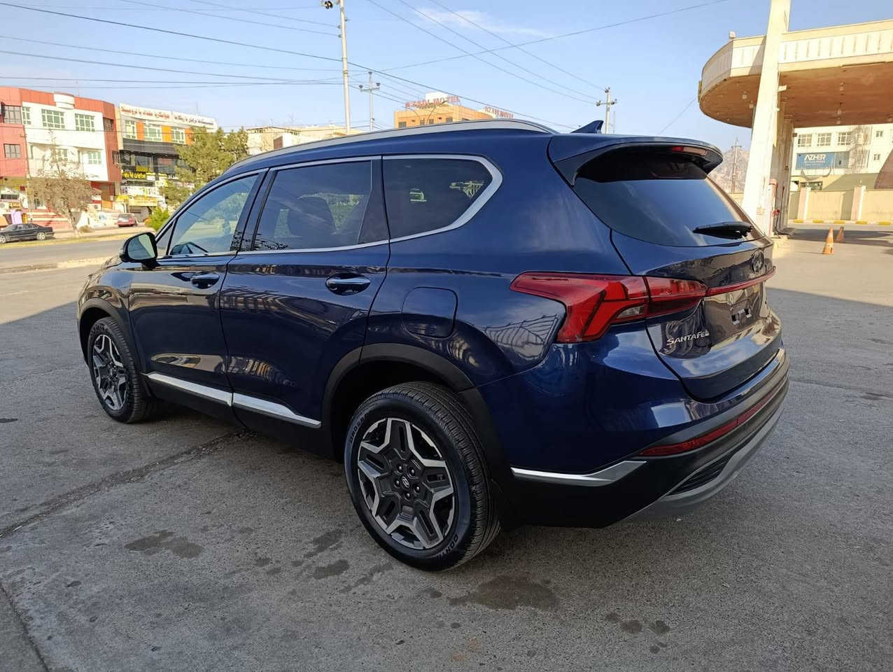 Hyundai Santa Fe limited هايبرد 
موديل 2023
لون ازرق مميز
ماشيه 12 الف ميل
حجم محرك 1.6 /4 سلندر
سعر 180 ورقه بدون رقم
تترقم محافظات الاقليم 
(دهوك اربيل سليمانيه حلبجه)
حادث سيارة :جاملغ+ باب امامي جهه اليسار + نص جاملغ  جهه اليسار
بدون دواخل 
ايرباك ستيرن طاك و مرجع سستم شركه
رادار و راديترات و حجر بيئه و حساسات بلادي شركه
سيارة فول مواصفات لميتدد ١/١ أعلى فئه👌
بصمه+شغال عن بعد
اوتو باركينك = تقديم و ترجيع كنترول
كشنات جلد +خزن + هيتر و تبريد
ستيرن هيتر
فور ويل٤×٤
بردان خلفي
صندوق كهربائي
حساسات امامي و خلفي و جوانب
رادار امامي و خلفي و جوانب 
4 كاميرات 180 درجه حول السيارة
ويل كب كروم بلادي
شحن وايرس
بعد بيها اهواي مواصفات 👌
سيارة بنزين و هايبرد
رقم كاتي /مدة  ترقيم 60 يوم من تاريخ الشراء
تكلفه الرقم 16.5 ورقه
سيارة في اربيل شركة نور البصرة موجودة 
بيع فقط شراي يتصل
***********
*********** أربيل, العراق
