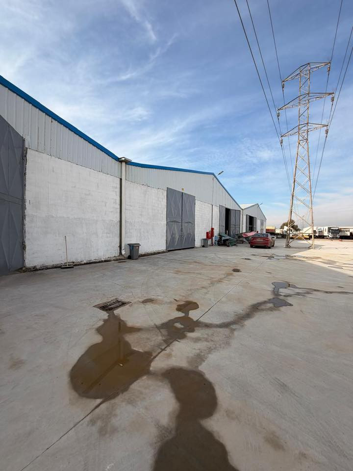 1 متوفر مخزن واجهيه الشارع مساحه كليه 300م  10x30 مليون و 500 الف قابل للزياده
 
4 متوفر مخزن  خلفيات مساحه كليه 250م 12.5x20 مليون و 400 
الف قابل للزياده
الموقع مقابيل مستشفى حماد شهاب يم قوس الحسينية
رقم التليفون

0771 302 3326
