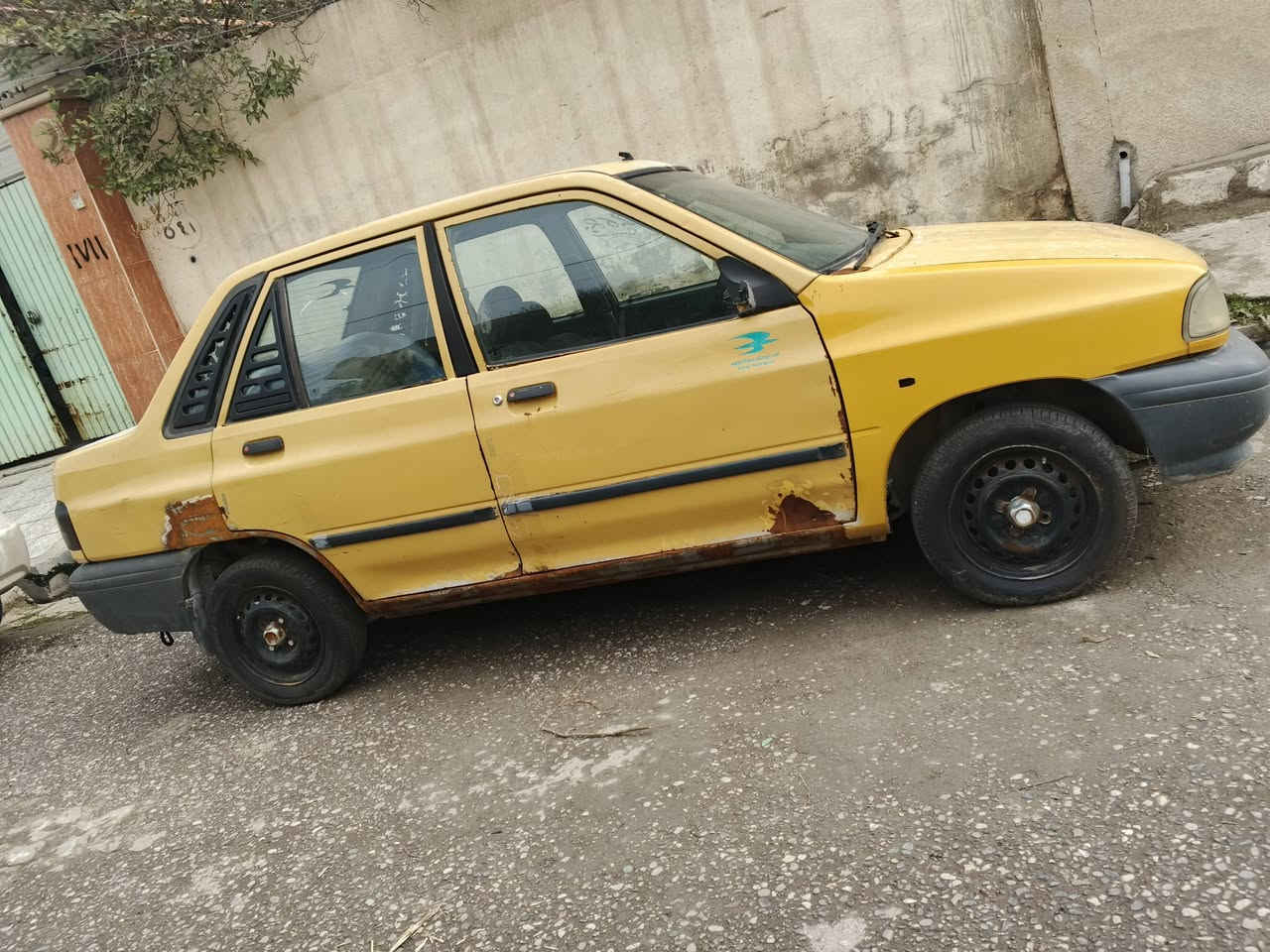 السلام عليكم سايبا للبيع موديل 2009 محرك شرط كير ينرادلو تعمير الكور حدادية جديدة طخم تاير جديد باتري جديد خيسان كامل رقم بغداد مشروع وطني سنوية لل 2027 السيارة متروكه عليها هيئة 450 غرامات ما عليها شي هاذا كل ألبيها سعرها 13 وبيها مجال بسيط للتواصل ***********
