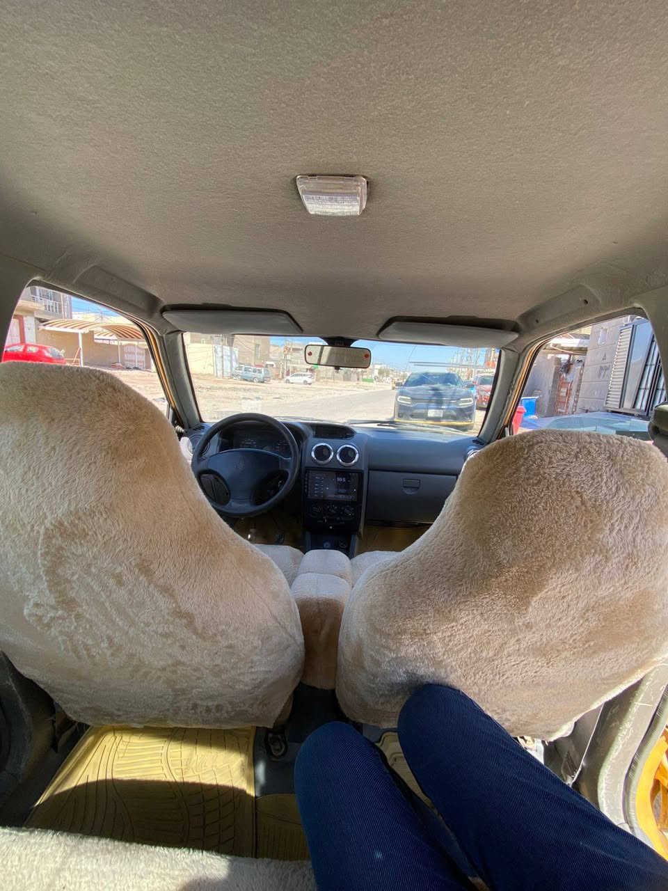 اسلام عليكم موديل 12 معمره هلالات ودوس وسياره حلوه مكينه بيه خيط بخار تخم تاير جديد باتري جديد ومدوشمه ارضيه وكشنات السعر 27 وبيه مجال بصيط ***********
