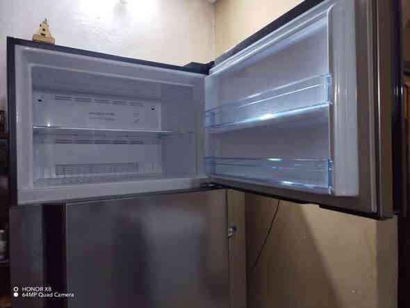 ثلاجة للبيع هيتاشي ٢٤ قدم لمس اكبر حجم غير مستخدمة للأستفسار *********** او وات ساب مكاني بغداد زيونة
