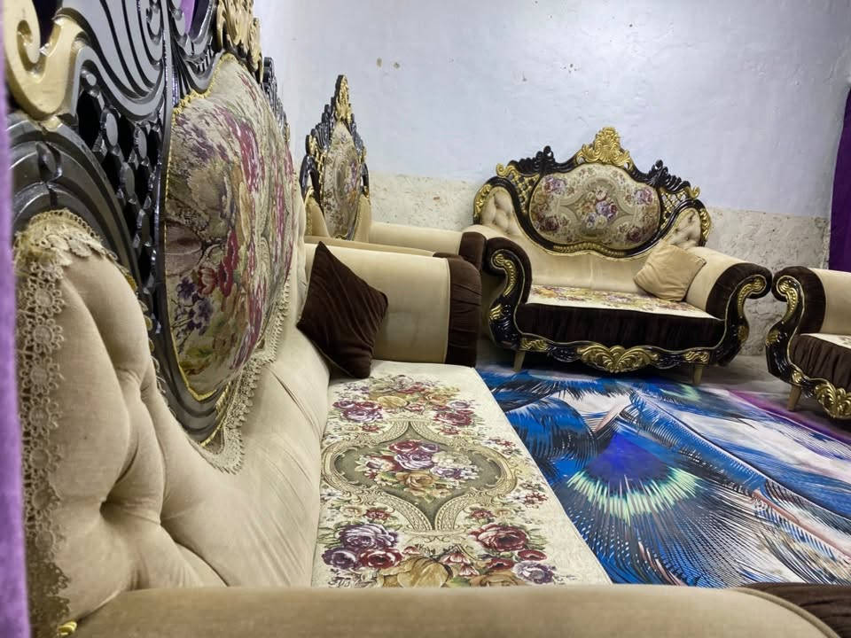 تخم ملكي 10 مقاعد نضيف اخو الجديد اي ضرر مابي السعر 475 وبي مجال المكان بغداد ***********
