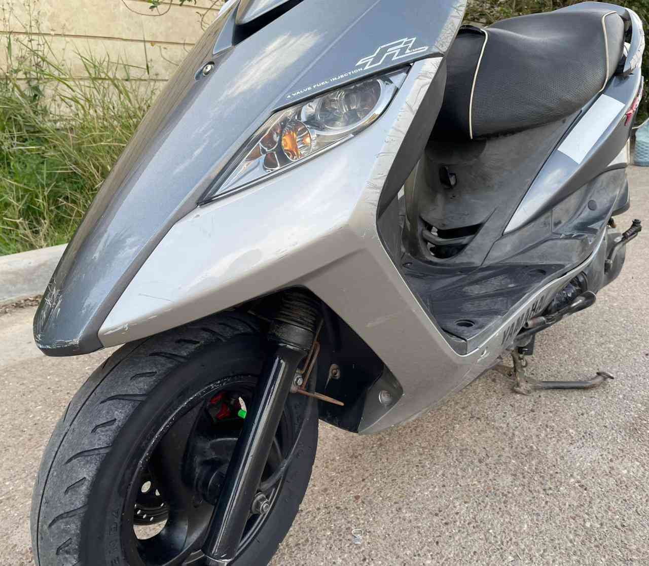 ثعلب GTR نوزل ((جويتر ابو العرقجين)) اقوة موديل بيهن.. زيرو كفالة عامة شرط الفحص اذا برغي مفتوح من المكينة او الكفر او قبغ الهندر او الاكسل تاخذهة بلاش وكروتك علية.. الدراجة كارتون اخت الزيرو بعدهة  بلادية بشرط بلك اليابان بيهة وبراغي الدراجة بلادية من الطول للطول ،، الدراجة جديدة معنى الكلمة ومال جناي تاخذهة وتترحملي،، كفالة عامة ضمان شهر والله من باب البيت تايرات جدد دبلات زبد مكينة خرسة عبالك شحن متدري طافية مشتغلة،، شلعة قوية معدل اذا مو تعبر ال120 مرجوعة،، كفرات بلادي ختم واحد،، كهربائيات فول كلشي شغال،، دراجة بالعافية عل ياخذهة اوراق كاملة منفيست  ووصل شراء من الرمبة بأسمي،، رايدهة 950 ومجال بسيط والمو شراي كلشي اكو بالسوك وكلشي موضح بالصور  والدراجة لو تفتر رمبات العراق متلكة هيج نضافة
مكاني بالمنصور واتشرف بيكم
0771 794 6189
