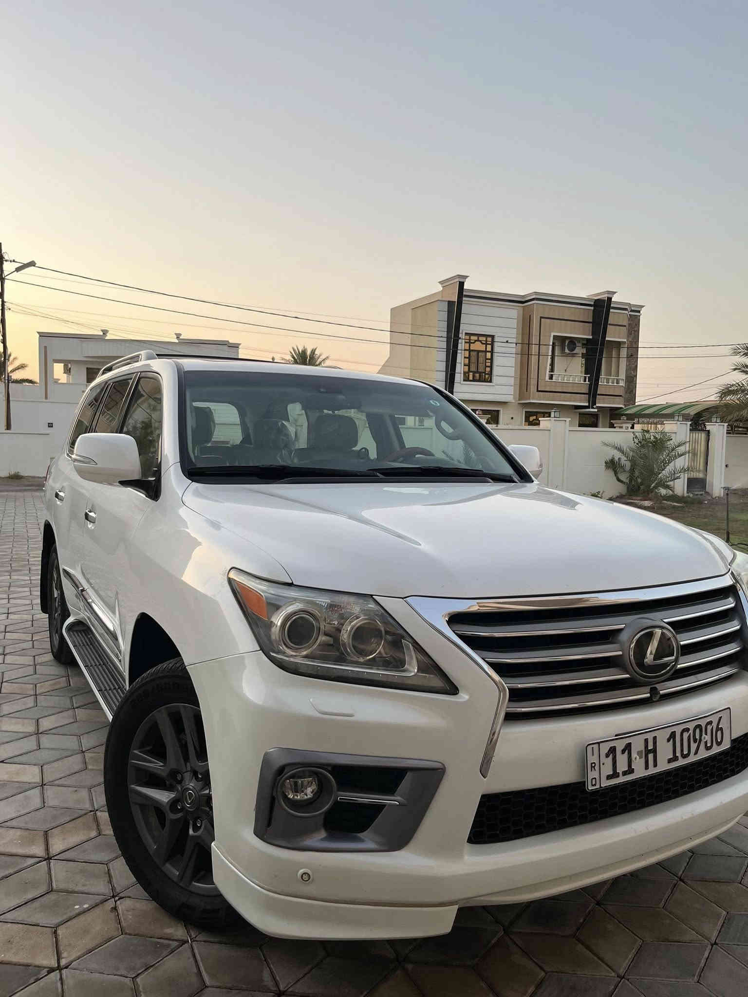 السلام عليكم 
لكزز ٢٠١٣ 
ماشيه ٢١٧٠٠
مكفول من كل شي (ماعدا الدعاميات صبغ بدون اي ضربه)
بسمي تحويل ثاني يوم ما بيه  اي مصرف ان شاءالله 
رقمي ***********
