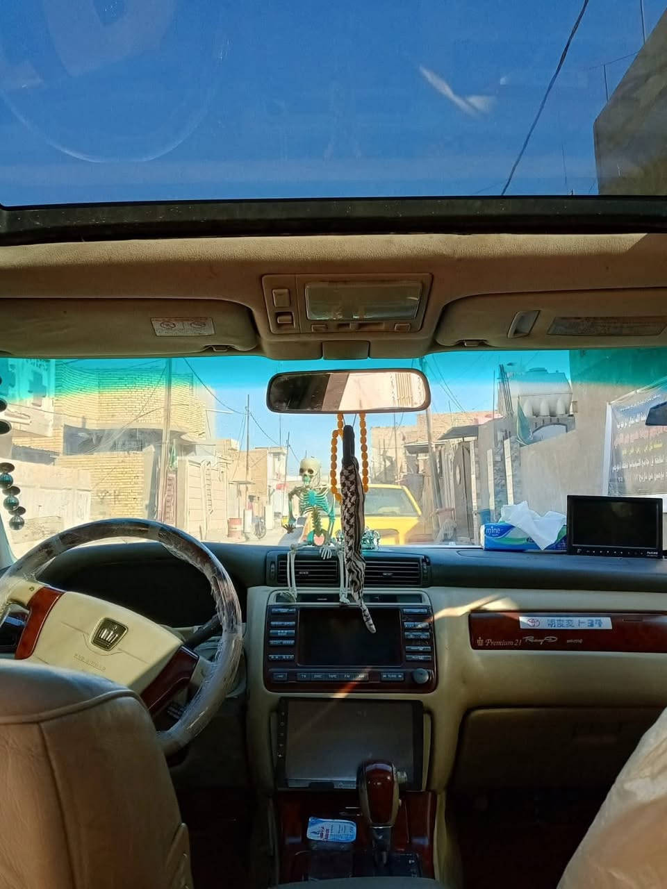 السلام عليكم
للبيع ملكة كراون ((ادوات)) دخول جديد 
موصافات
4 دكم 
شاصي 75
محرك دي فور كبير
بردة خلفية 
شاشة
استيرن كهربائي
تحكم ستيرن
كشنات 4 كهربائي
ثلاجة خلفية
تحوير نجف
سيارة جاهزة وكارتون ماناقصها برغي
للاستفسار *********** 
125 وبيها مجال
