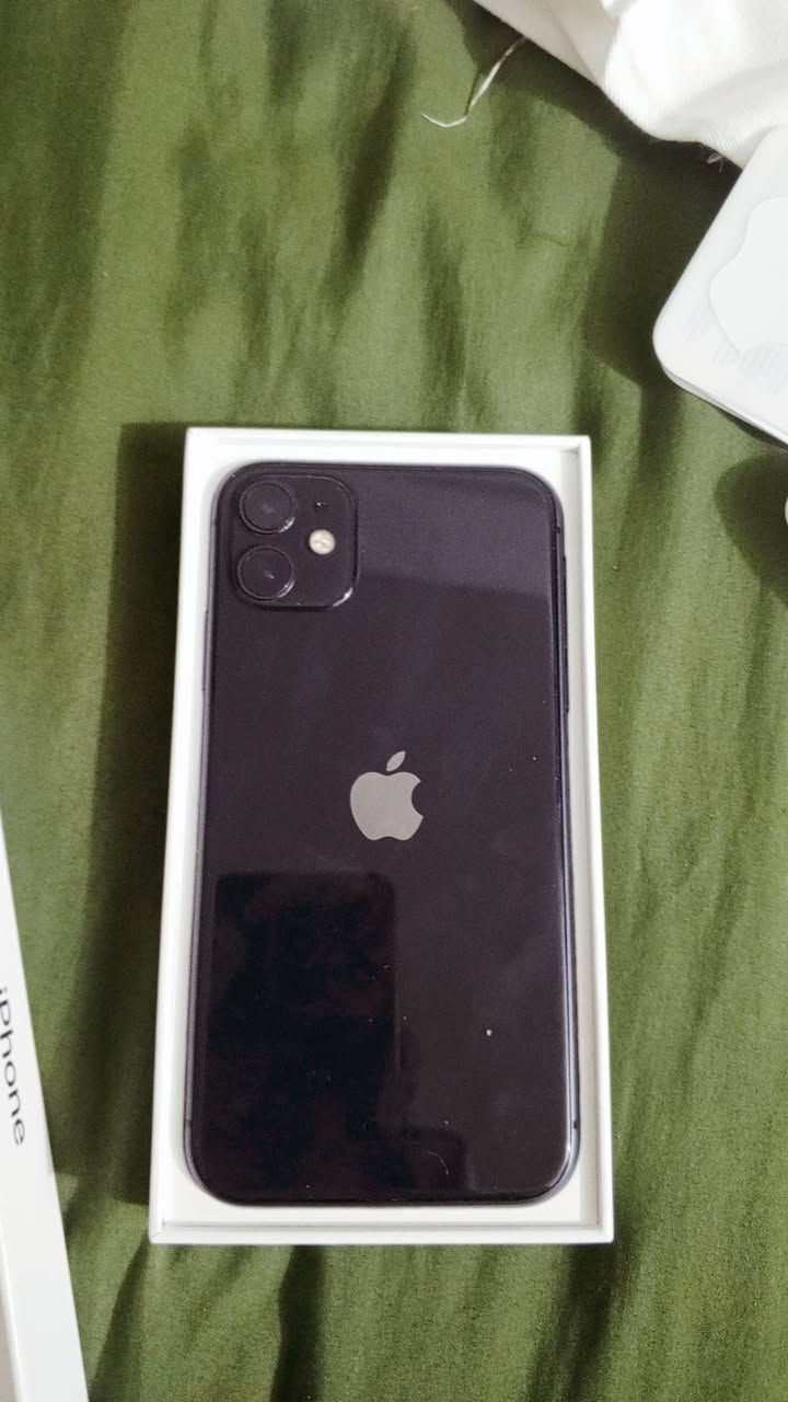 للبيع ايفون 11 عادي ذاكرة 128 بطارية 74  ممفتوح جهاز جديد شخط مابي وكلة شغال كارتونة موجود لسعر 225 وبي مجال مكاني حي جهاد ***********
