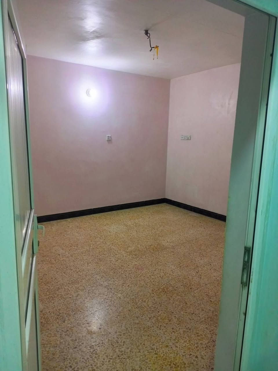 للبيع .. أو مراوس .. دار سكن ١٢٥م حي الحضاره  طابقين عكاده  بواجهه ٦م بالقرب من شارع اسواق طيبه التجاري 
٣غرف نوم صاله استقبال صحيات للاستفسار مراجعه مكتب ميثم للاستثمار العقاري / الجزائر شارع المطاعم / مقابل مخبز باب الحاره او الاتصال على الارقام التاليه
***********
***********
