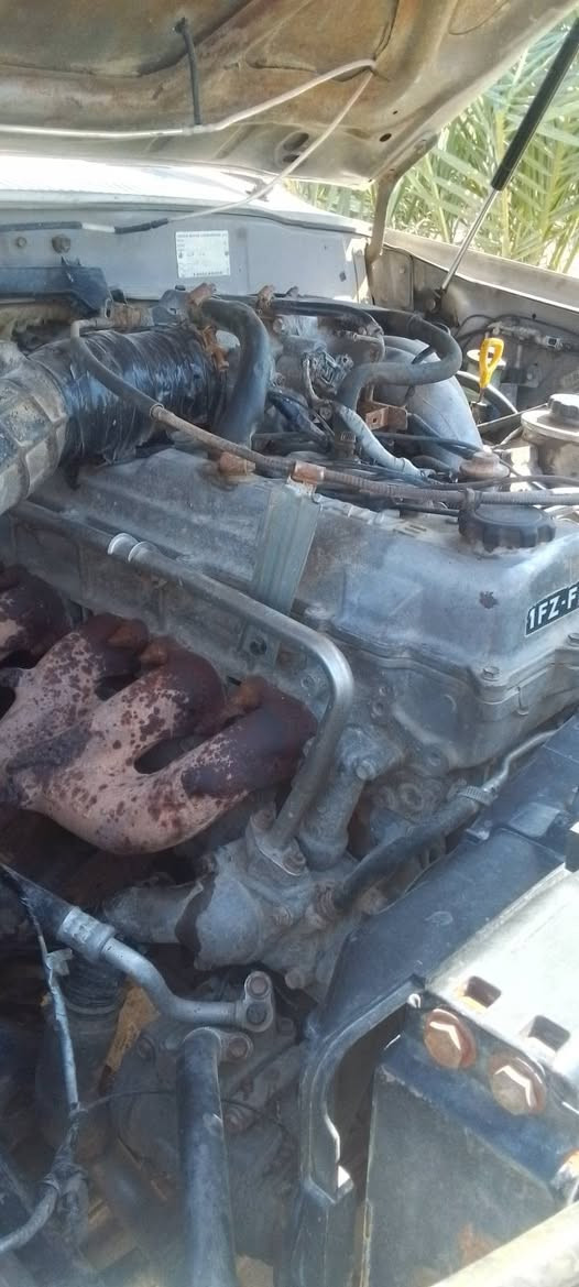 السلام عليكم VXR موديل 92 فول مواصفات سيارة بلاديه مكفوله من الحادث والضربه سياره  مامصبوغه بيه شبر صبغ محرك بخاخ شرط كير عادي لو كير شغال اكسن بيه ونه بسيطة بريك اربعه وسايد بريك وتخم تاير ودبل تانكي تبريد عوزه قايش ثلاث قطع وثلاجه عوزها صيانه غرفه نضيفه كهربائيات كله شغاله لايت زنون مقدم وره وكدام جديد سياره جاهزه رقم قادسيه وطني تحويل مباشر سنويه لل27  سيارة حلوه نضيفه حيل سيارة اهيه ومالكها بل سماوه *********** السعر 69 وبيه مجال ومتواجد واتساب وماسنجر قابل للمراوس بيكم
