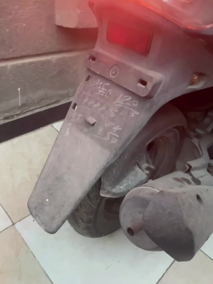 شكد تسوه كلها بلاد مملعوب بيها ابد كفاله وكلها شغاله ومختمه تايرات زوج جدد بعدهن نقشه وحده والباقي بلادي


**إذا كنت صاحب هذا الإعلان وتريد حذفه لأي سبب، رجاءا أرسل رسالة إلى الدعم الفني**