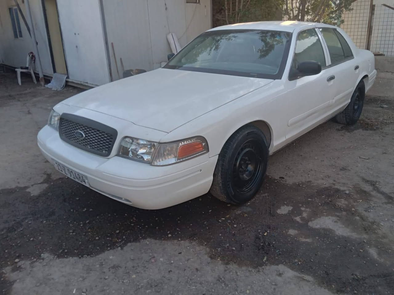 السلام عليكم فورد كراون فكتوريا موديل ٢٠٠٦ . ٨ سلندر رقم بغداد الدولي الجديد ابسمي رايدها ٥٥ ورقه السيارة مصبوغه عام مابيها ضربه السيارة حلوة وخير من الله بس ينرادلها اشويه ترتيب ودبلات أماميه ومكاني بغداد الشعب. موبايل ***********
