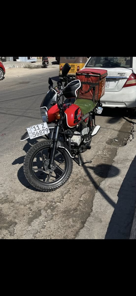 السلام عليكم بوكسر 2022 للبيع مكينه مكفوله وعليها ادامه كله جديد (زنجيل وچبن وبنزات وقميچيات ودشالي وتايرات)كلهن جدد وشركه وحالياً عليها درع ابو الجيوب
ماناقصهة برغي بوجهك للشغل ماتصرف عليهه سعرها2800 وبيهه مجال للشراي ما متواجد فيس فقط واتساب ورصيد ***********
مكاني بغداد الشعله
