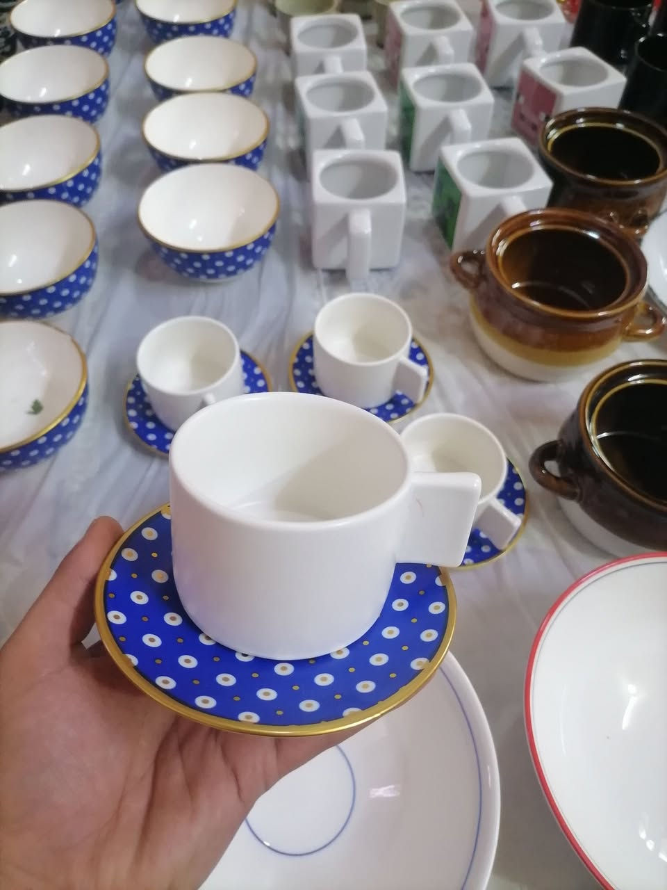 السلام عليكم
يوجد كرتون كامل بسعر ٤٥ الف مع التوصيل 
يحتوي ٦٥ قطعة او اكثر 

وصلنا تشكيلة مواعين فرفوري ملون 

تشكيلة صحون_ كاسات مقبلات _ صحون كبار.. فناجيل.. كوابه.. مواعين مقبلات
وبقية اشياء كثيره ومتنوعه

يوجد توصيل لكافة المحافظات 
***********
