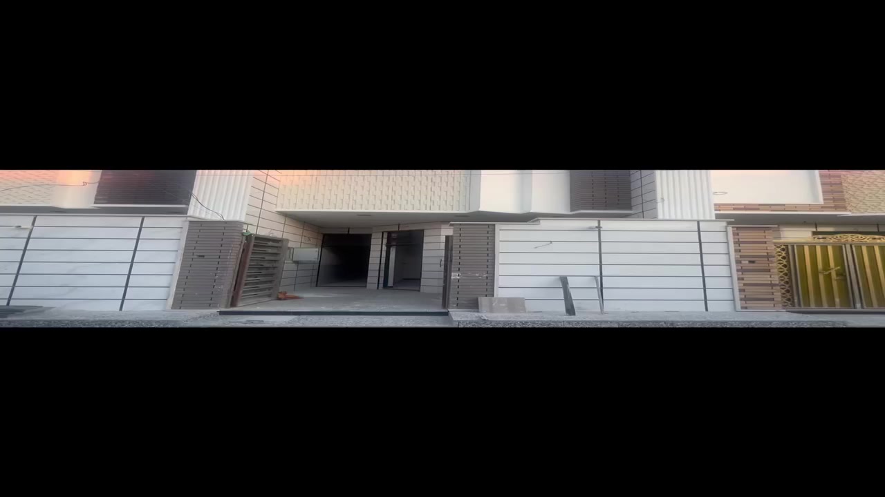 السلام عليكم بيت للبيع مساحه 100متر بناء حديث درجه أولى منطقه جميع خدمات بيها
العنوان ام الكبر قرب حيور الستميه 
للاستفسار /***********
