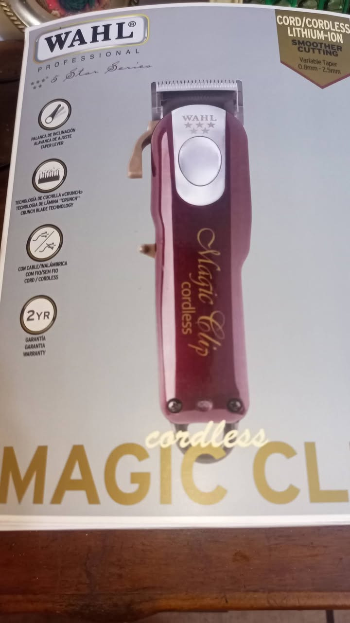 مكينة حلاقة WAHL جديدة غير مستعملة بالة اصلية للبيع متوازي على فلوس واريد ابيعها غراضها كاملة السعر يوصل الى 200 بس لانة متوازي و مستعجل على بيعتها رايدها السعر قفل 175 عنوان السكن بغداد منطقت الشرطة الرابعة قرب مطعم كباب ابو علي مقابل منفذ سما بغداد للتواصل على الرقم ***********
