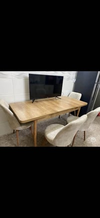 ميز خشب يتكبر ويتصغر الصورة بالتكبير طول ١٨٠ سم العرض ٧٠ ، بالتصغير ال...