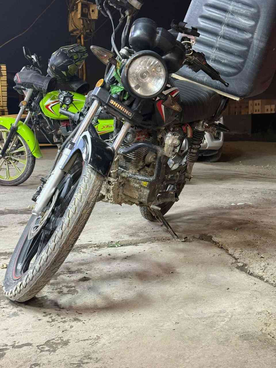 شاينك مديل 25 جيل الاول
سعر 750 
نقوصات صفاحيات ستان جبير واقيه زنجيل 
مكينه مكفوله 

اوراقه ضايعه مكفوله من سرقه ومن كلشي 
مكاني بغداد التاجي 
رقم تليفون *********** وتس
