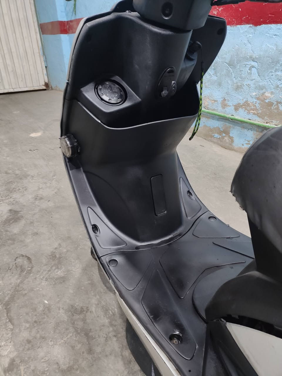 سلام عليكم كامكو جي فور للبيع كهربائي  كله شغال  
المكينه إلي بدراجه بيه خيط بخار من تحمه يكطع +
معه مكينه مال حاويه وياه ابيعلك مكينه وياه 
السعر 350وبيه مجال 
العنوان نجف حي السلام قرب كراج بغداد 
للاستفسار رقم الهاتف
***********
