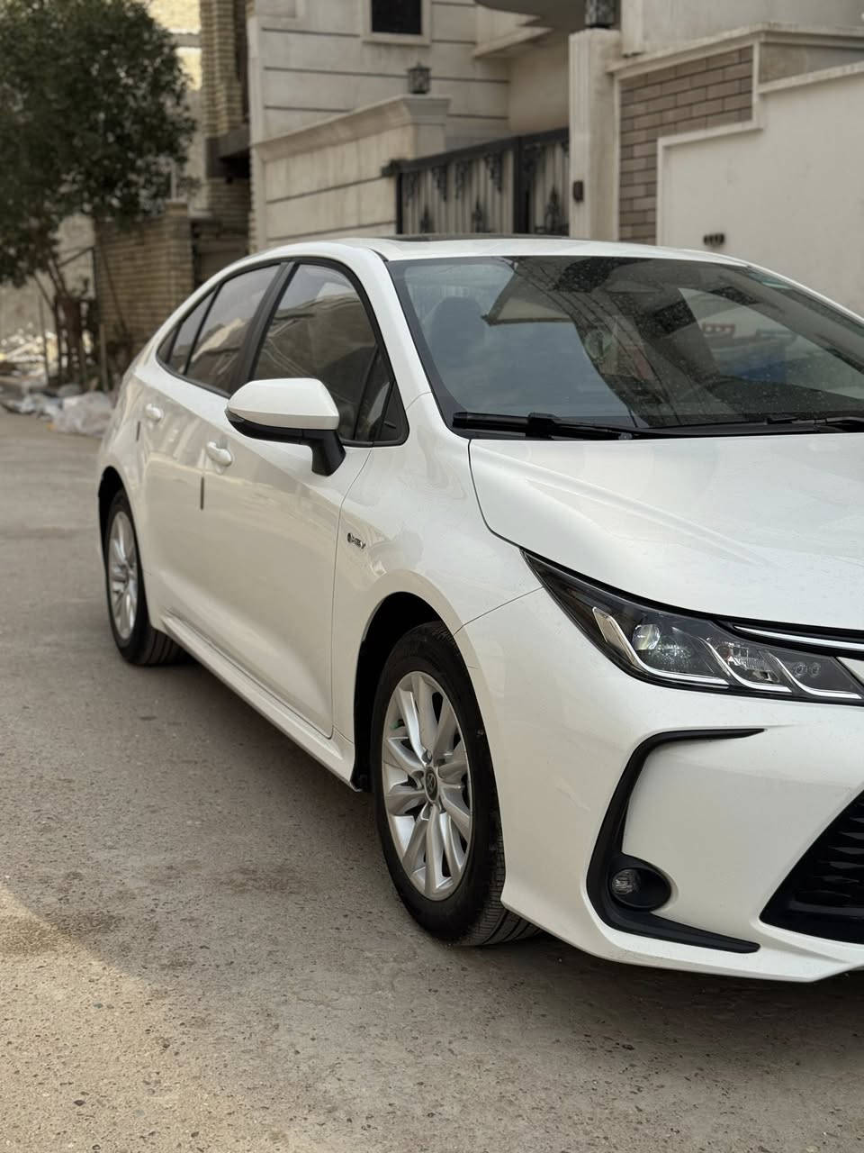 من رخصه الادمن كورلا هايبرد موديل 2024السياره جديده كلش ماشيه 15الف حقيقي تايرات الشركه اسبير منازل ارضياته بالصندوك ممستعمله داخل جلد اسود راداد بصمه دخول ذكي لد امامي بصمات 2 تبديل الدهن مالته بالشركه ساز السعر المطلوب 2340.0.00مكفوله كفاله عامه من الصبغ والبارد مكان السياره الدوره او السيديه وهذا رقمي *********** سيف
