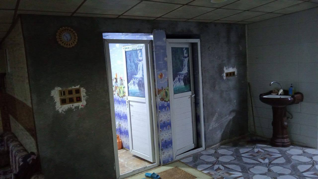 محلات مع بيت للبيع موقع تجاري طابو زراعي عراقي
المساحه الكليه 250م الموقع الواجهه 10م والنزال 25 م  ابي الخصيب على شارع ابو كوصره الرئيسي قرب شارع الرحمان 
محلات عدد 2 مؤجرات
البيت مكون بناء و سندويج كرفان كامل وجاهز ومسكون بيه ومؤجر  
السعر 108
 للاستفسار ***********
