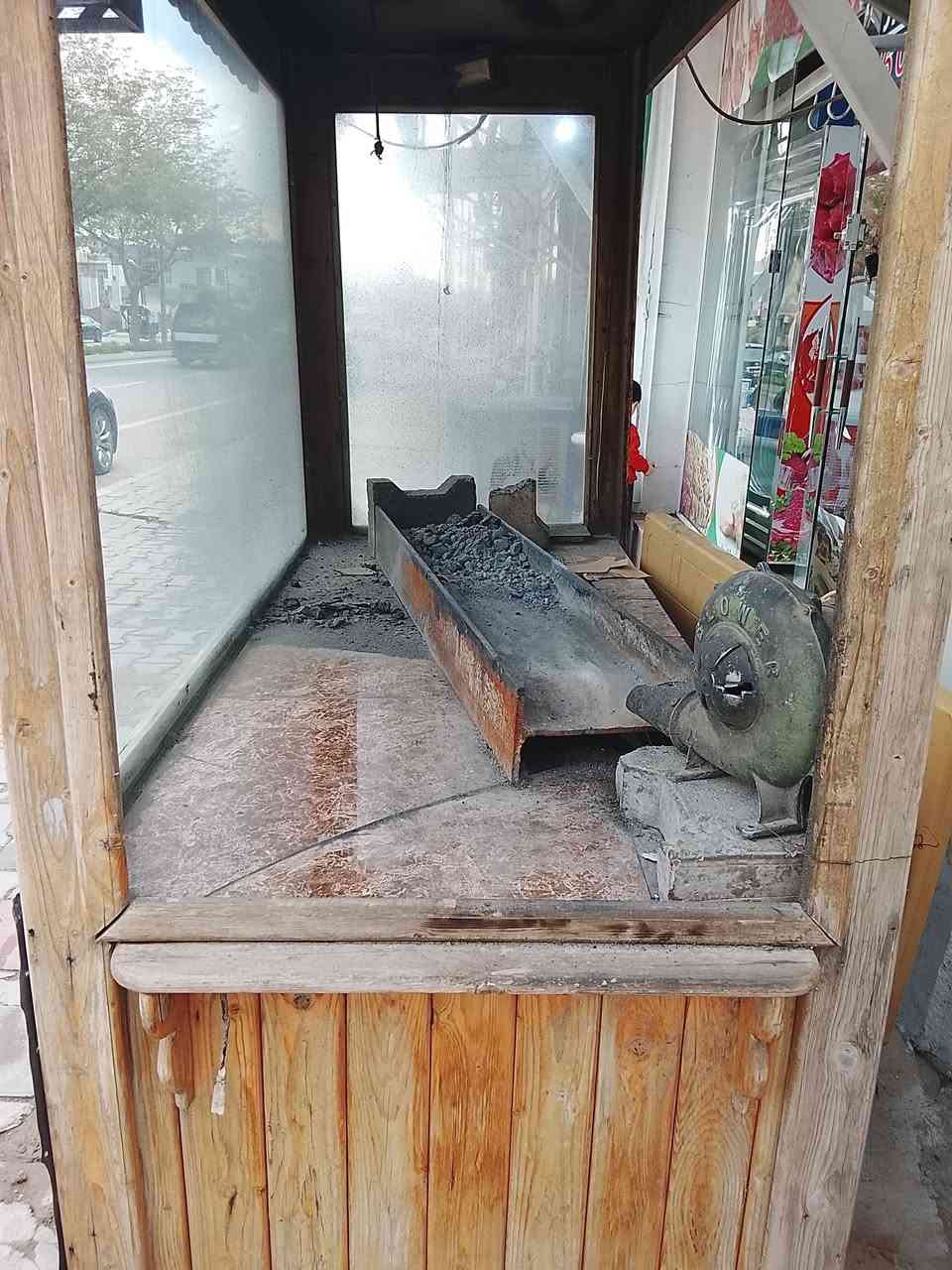 سەلام عەلیک 
ئەم میزی لەفەیە بۆفرۆشت 
***********
