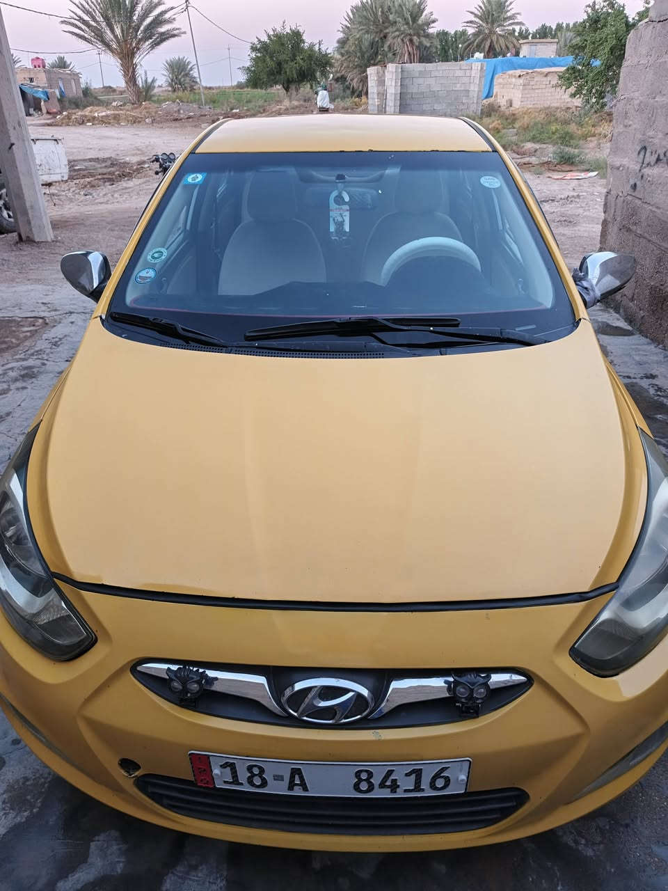 سلام عليكم اكسنت مديل 12وارد خليجي مبدل بنيد وجاملق وباب  مصفره هيئة وقرامات وبسمنه وشرط تحويل مباشر مكينه 1600حداديه وصدر كله جديد تخم تاير جديد *********** الاتصال والسعر 70وبيها مجال الطيبين قير متواجد عل فيس فقط تصال
