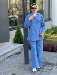 زبائننا الكرام ✨  البساطة هي قمة الفخامة.. طقم جينز "Wrap"      بقصة و...