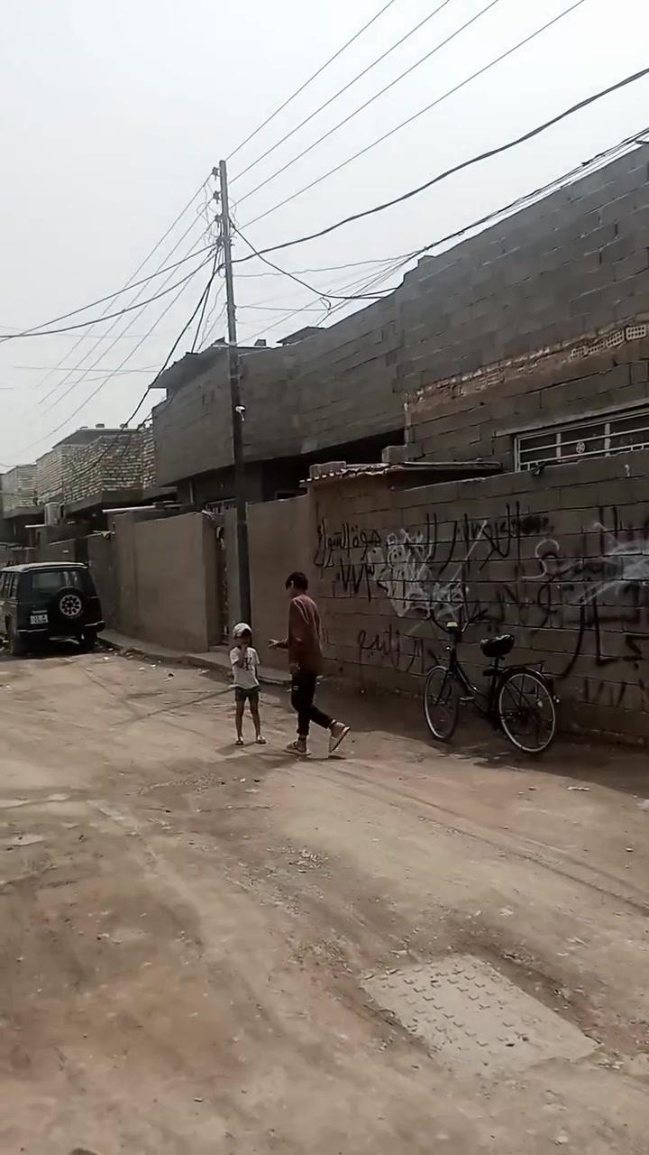 بيت للبيع بحي طارق القديم يم السيطرة الثانيه قريب عل شارع ميه متر مربع سعر 35لستفسار ***********
