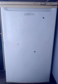 ثلاجة صغيرة • شغالة • للبيع