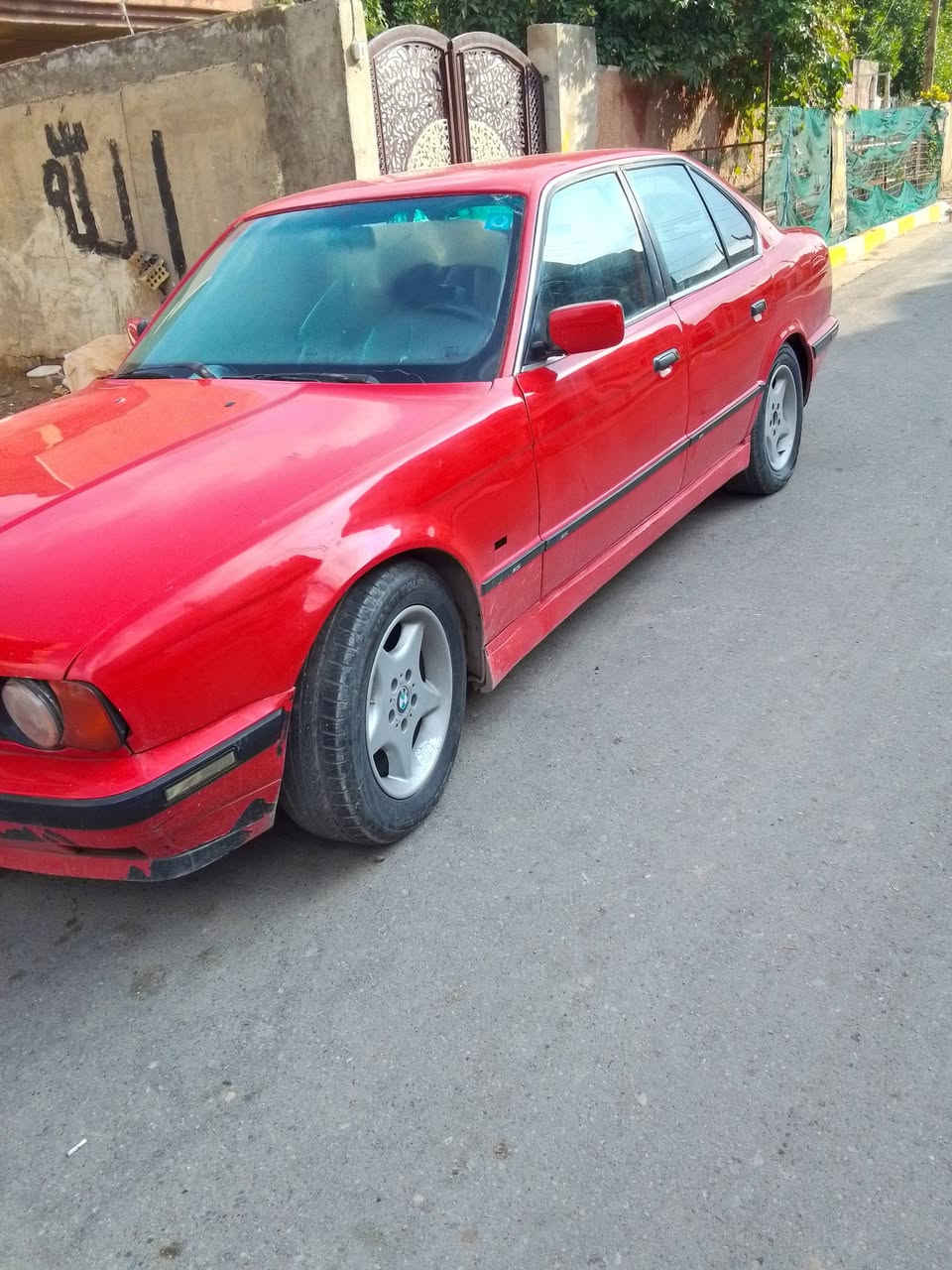 السلام عليكم
BMW 
540 أصل 525
السياره نضيفه شوفت العين 
مكينه وكير خير من الله 
كهربائيات نضيفه 
السعر 60 وبيهه مجال 
***********
