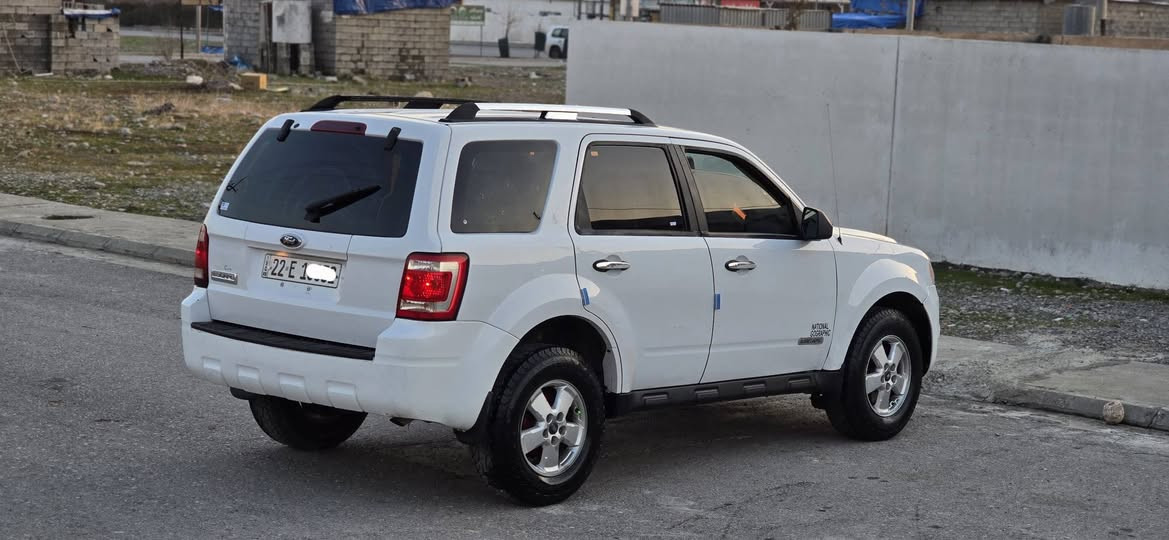 فۆرد ئیسکەیپ سپی 2008 
لۆك لۆكە چوار پستۆن مەكینە 2.5 مرغوب 
 یەک پارجە و پەڵەیەکی سبووخە  
بەناوی خۆمانە سەنەوی تا 2029 تازەیە 
ناو زەردو شغال گیڕتۆماتیك 
زینۆن كوشن كارەباو كۆدی دەرگا توڵی سەقف 
فۆلیۆم تحدید سورعە دەژخلیسك دوگمەی لیژی 
جامو ئاوینە ئۆتۆ و كارەبا جام هیتەر 
4تایەی تازە گیڕو مە‌كينه‌و تەبریدی بە‌شە‌رت ‌ 97 گەڵاو مەجالێکی کەم
            *********** أربيل, العراق
