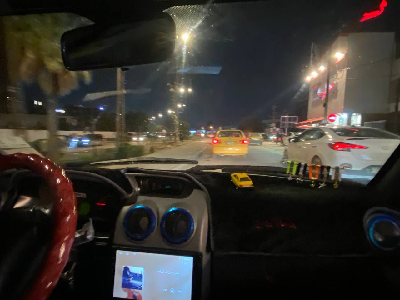 اسلام عليكم موديل ١٣مثل ماموضح بصور مصفره تبريد شغال بس بيهه شاصي من جهت السايق مفطور *********** مكانهه بغداد سعر 33
