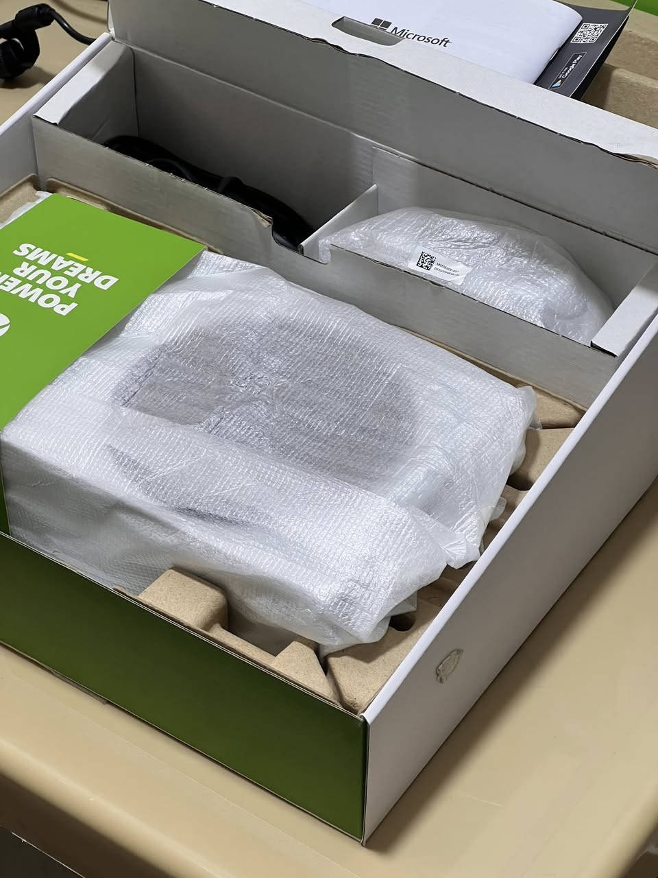 السلام عليكم خواتي 
جهاز اكس بوكس سيريس S 
جهاز نظافة 99% مع كامل ملحقات 
كارتونه استخدام شخصي قليل مع كيم باس موجود بي شهر السعر 400 وبي مجال مكاني كربلاء للاتصال    سبب البيع ما فارغ استخدمه ***********
