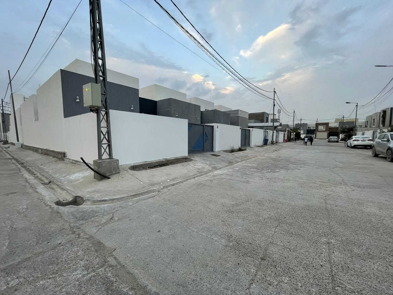 #اكتب #تم #يوصلك #السعر #فورا #والتفاصيل 
فرصة عقارية #دارين_في_مجمع_قرية_الغدير2
 مسـاحة #كل_دار_150م ركن وبصف الركن موقع ممتاز جدا  مكتب الــزعـــيم للاستثمار العقاري عنوان المكتب النجف الاشرف شارع المجمعات السكنية مجمع الاميرات الاول مقابل مجمع الكرار 
#الاستفسار_***********
#وتســاب_***********
