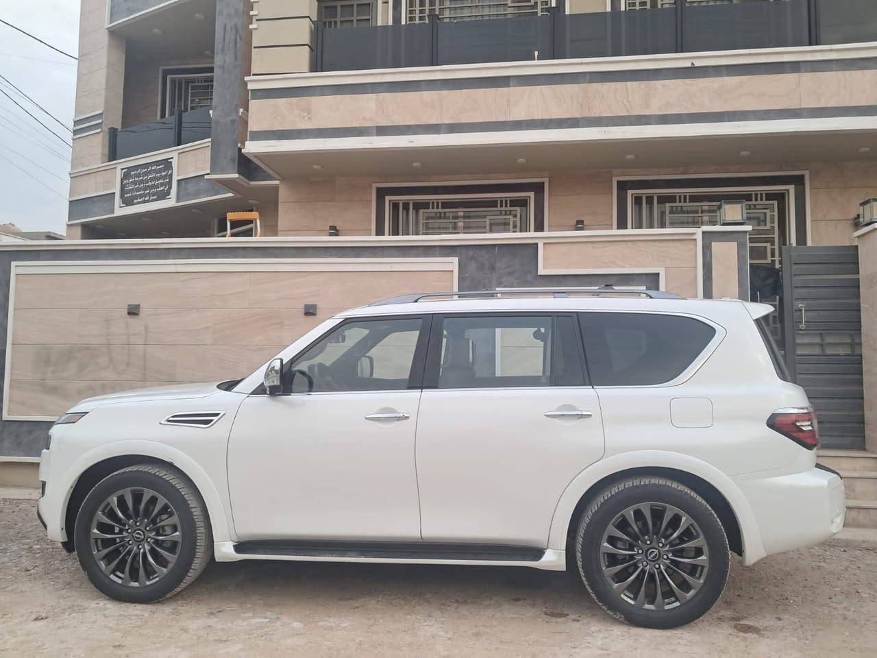 السلام عليكم 
Nissan Armada platinum
نيسان ارمادا وارد امريكي دخول جديد
موديل 2023 فئة (بلاتينيوم)
اللون ابيض داخل قهوائي
السيارة فول 1/1 اعلى مواصفات
عداد المسافة(16000 mil)
السيارة من المزاد تعمل وتسير (Run and Driv) 
السيارة مكفوله كفالة عامة من التصليح وتبديل اي قطعة
ضرر السيارة مياه امطار لحد الدوسة
السعر (38.000$) مرقمة كاملة
للاستفسار الاتصال على الرقم 
*********** بغداد, العراق
