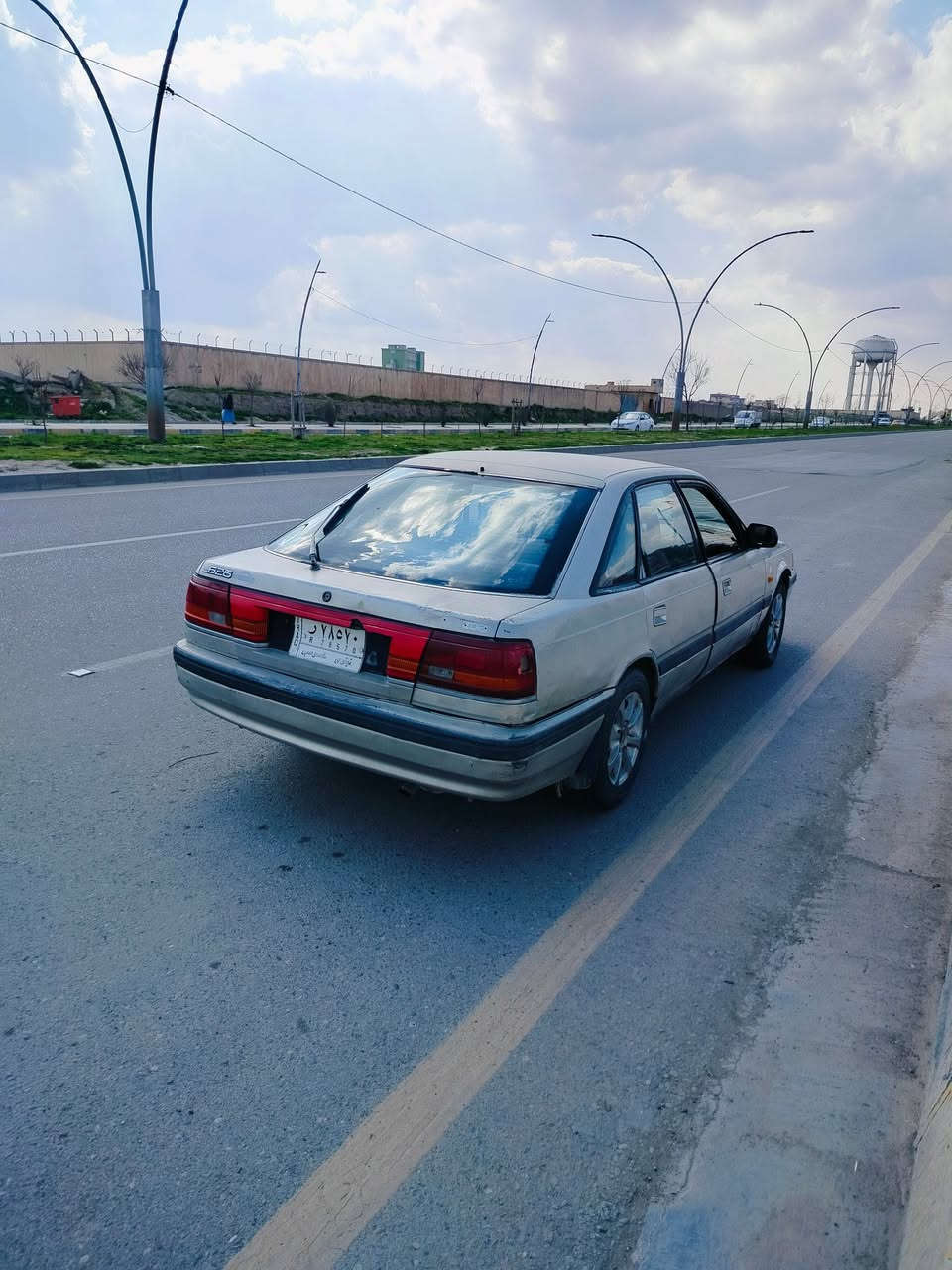 السلام عليكم 
🚘مازدا
🖐🏻⬅️موديل1991
🖐🏻⬅️رقم نينوى الماني 
🖐🏻⬅️سنويه لل2029
🖐🏻⬅️محرك  وكير شرط 
🖐🏻⬅️كهربايئات كلها شغاله عدا كيج البازين ✅
🖐🏻⬅️بيها كابون بانزين ⛽️
🖐🏻⬅️ تريد وكاله تريد تحويل
🚦السعر26$
***********
