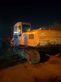 حفاره للبيع زت الصي المديل 2002  السعر250  07812388819 07732286982