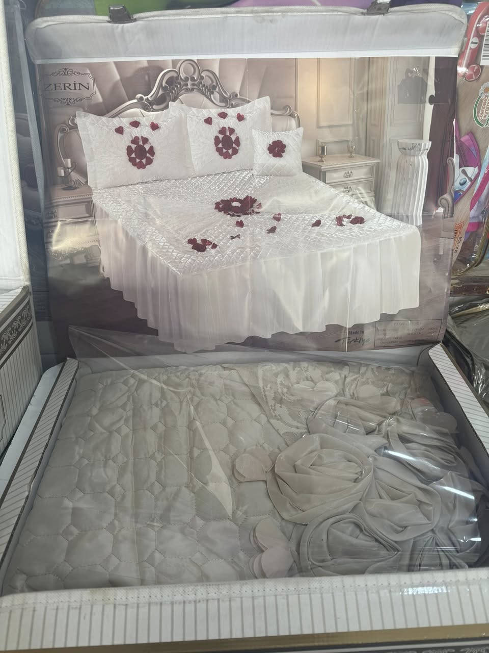 عرض جديد فرشة بوكس 35 الف
فرشة عرس تتكون من 4  قطع داخل علبة بوكس شكل انيق ومميز تتكون من فرشة مع 2 وجه مخده مع 1 وجه كوشه

متوفر خدمة توصيل بغداد وجميع محافظات العراق
للتواصل معنا والحجز عن طريق ارسال رسالة الى الصفحة او واتساب او الاتصال على الرقم التالي:
📱 *********** 
او زيارة موقعنا الكائن 
📌 بغداد - ديالى جلولاء قرب سوق الجمعة
